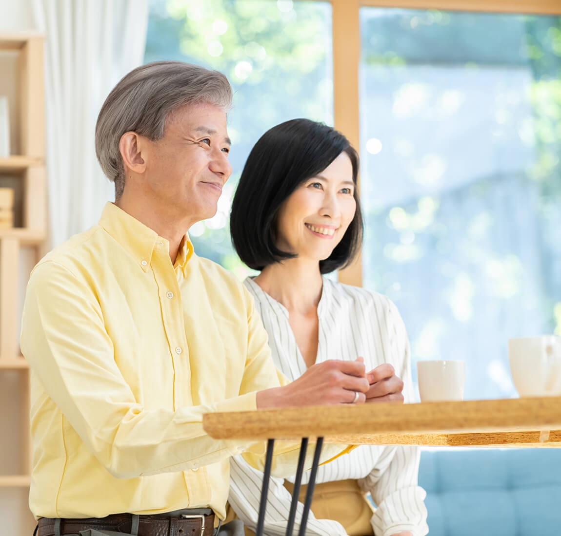 笑顔で話す様子